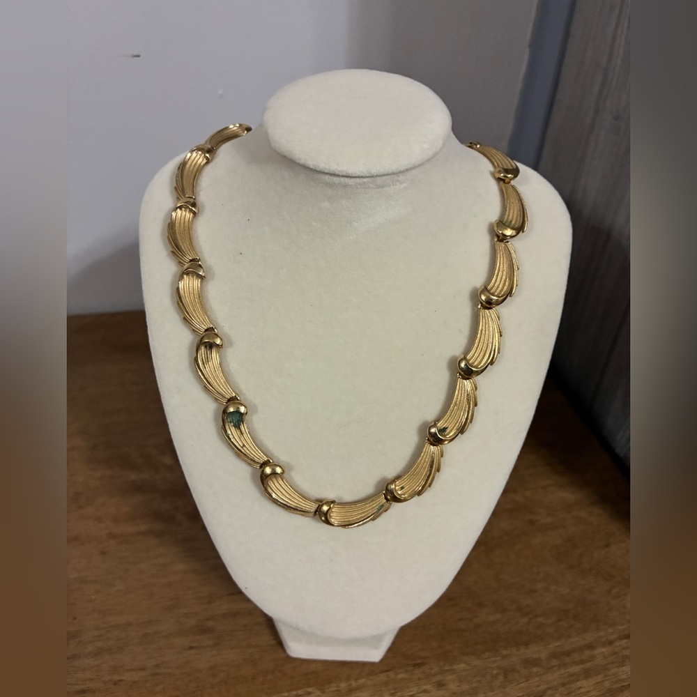 Vintage 1950s Trifari Gold Plated Swirl Link Choker 14”
